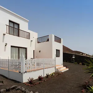 https://villas-lanzarote-natura.in-canary-islands.com